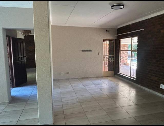 3 BEDROOM HOUSE FOR SALE IN CHROOM PARK